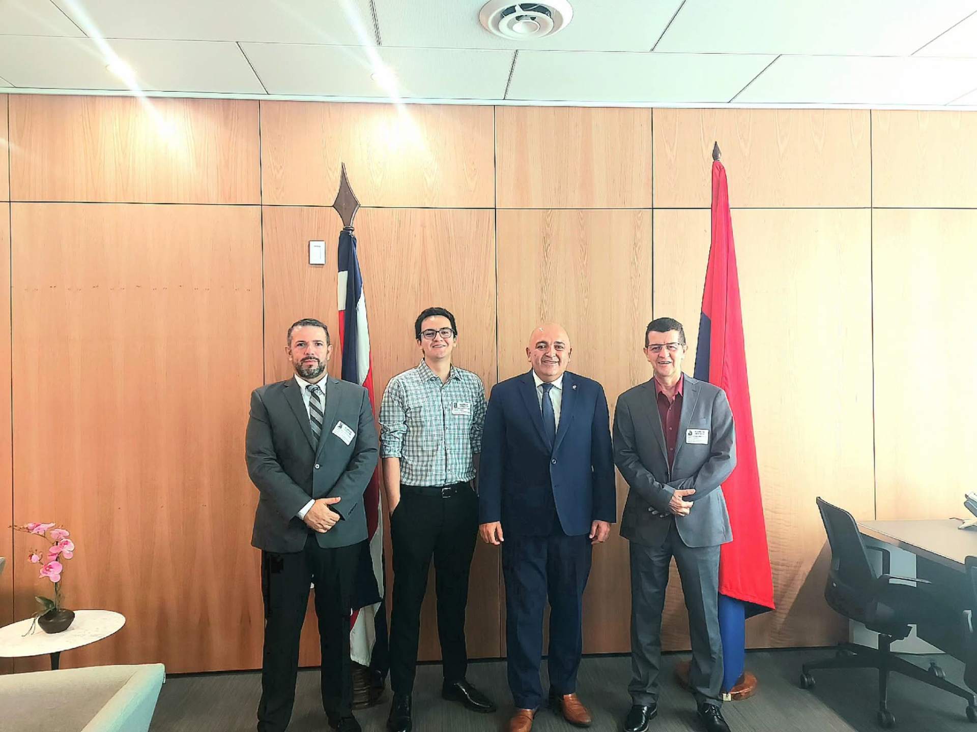Reunión con autoridades institucionales