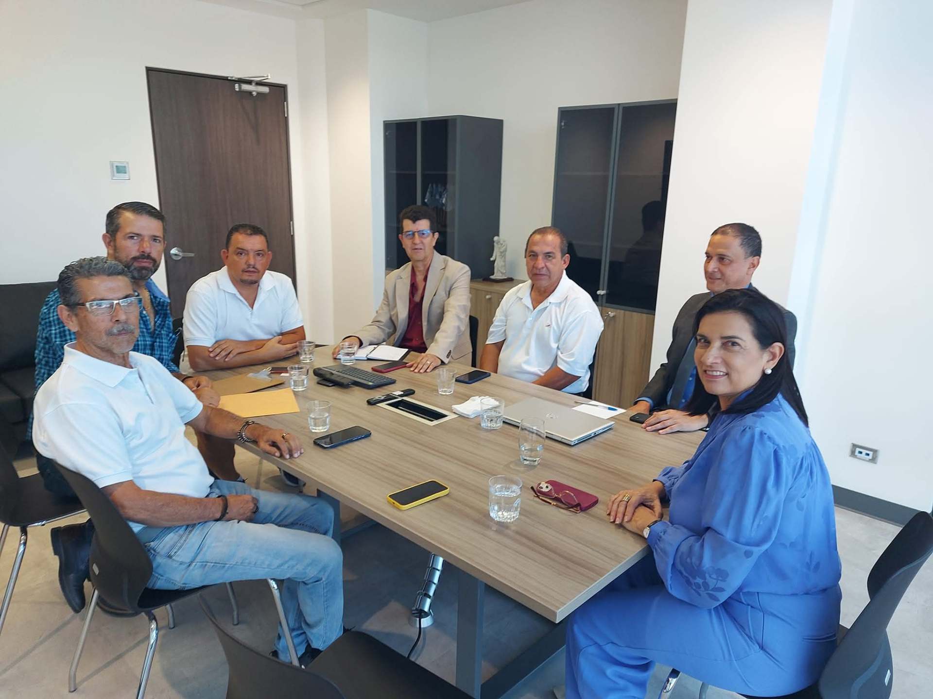 Reunión de trabajo con la directiva
