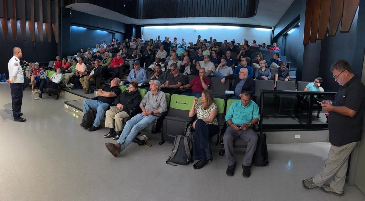 Asamblea informativa con afiliados