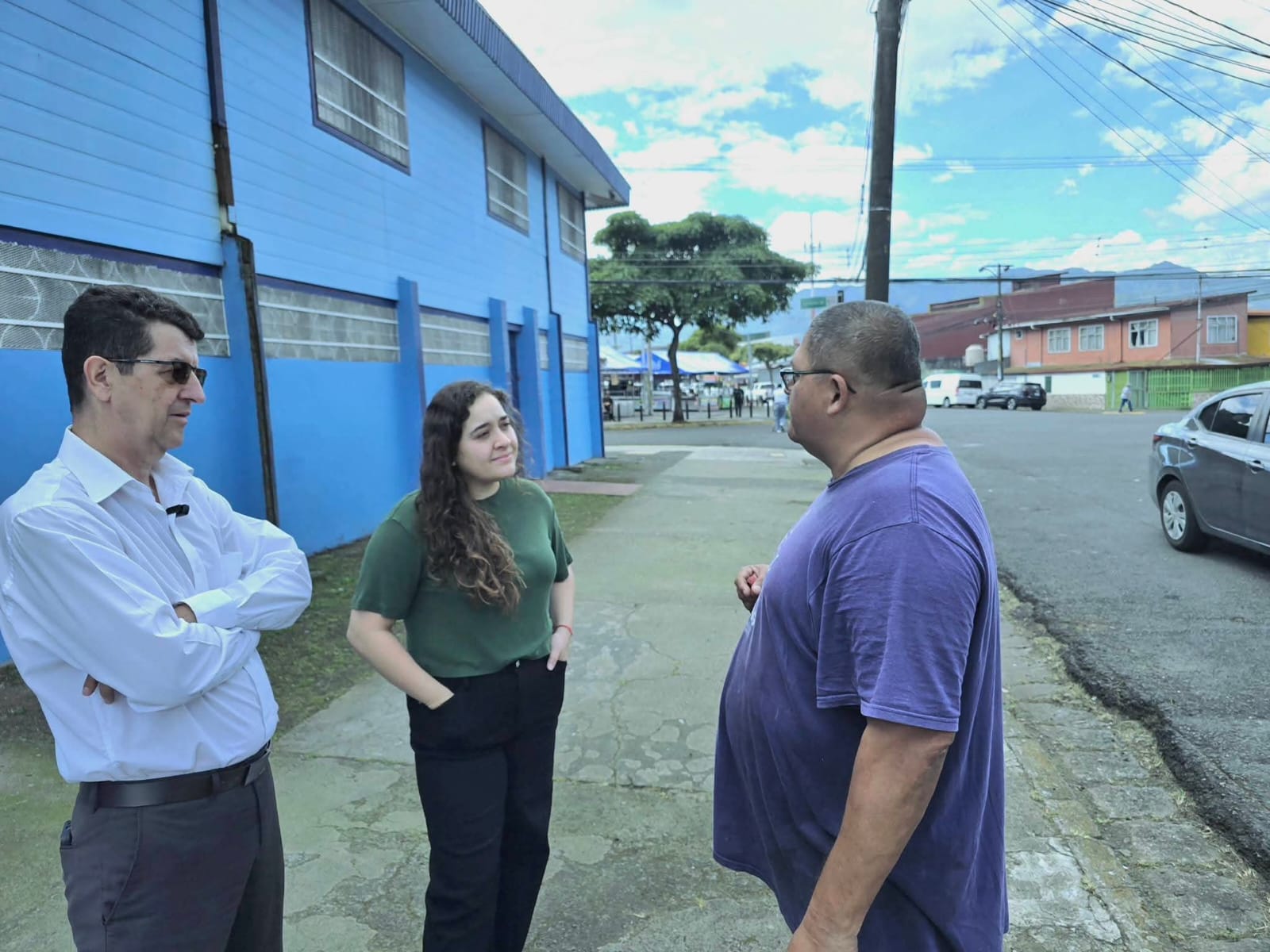 Diálogo con trabajadores en el sector ferial