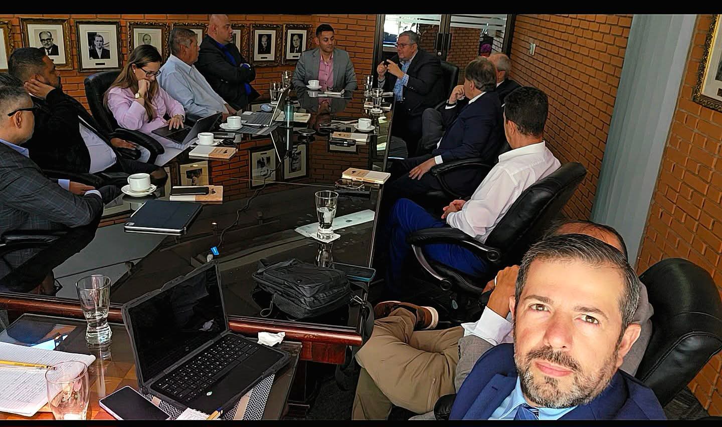 Sesión de trabajo de la junta directiva