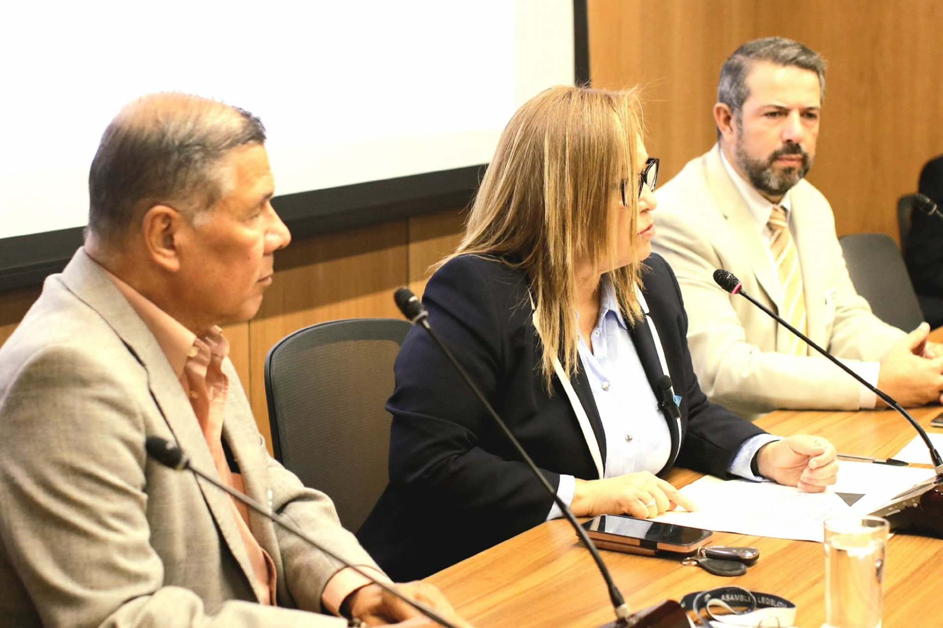 Comparecencia en la Asamblea Legislativa